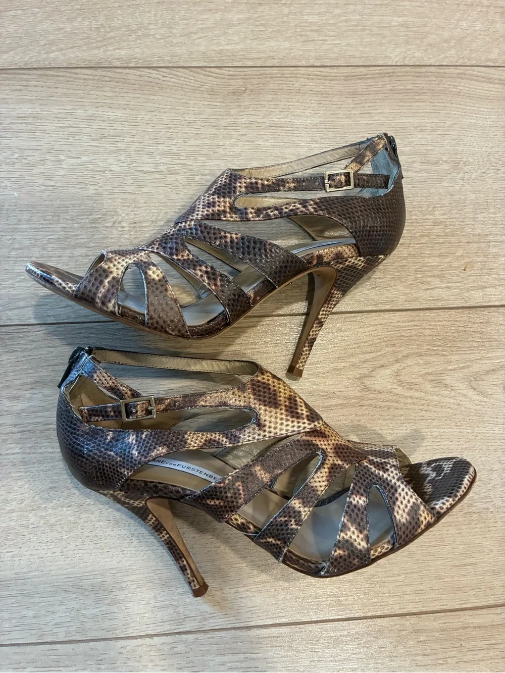 Diane Von Furstenberg Women’s Strappy Brown Snakeskin Stiletto Heel Size 7